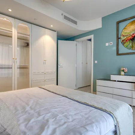 Official Mercury Premium Two Bedroom Living With Ac Saint Julian's