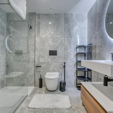 Official Mercury Premium Two Bedroom Living With Ac