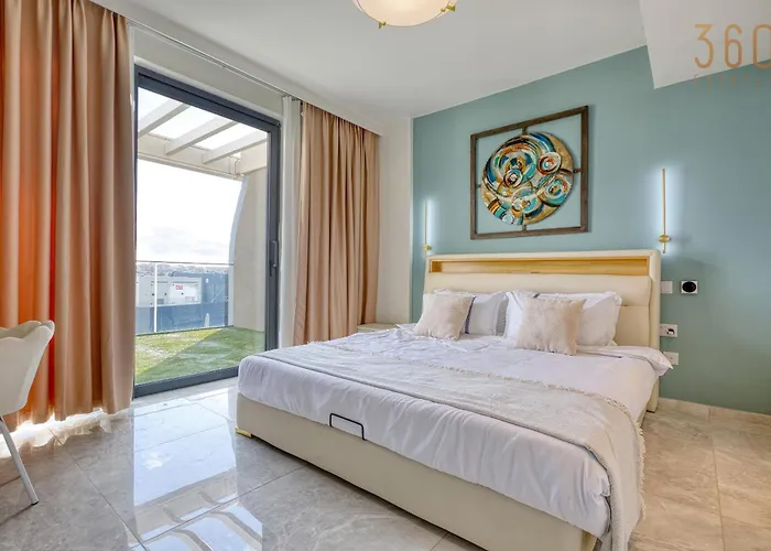 Official Mercury Premium Two Bedroom Living With Ac *