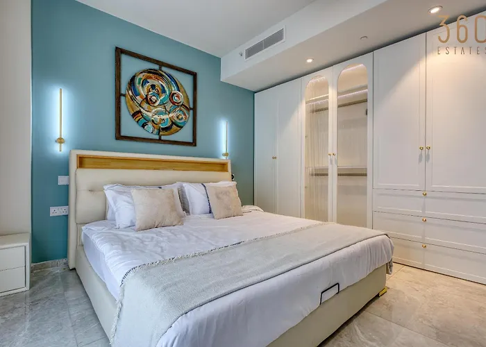 Official Mercury Premium Two Bedroom Living With Ac Apartamento *