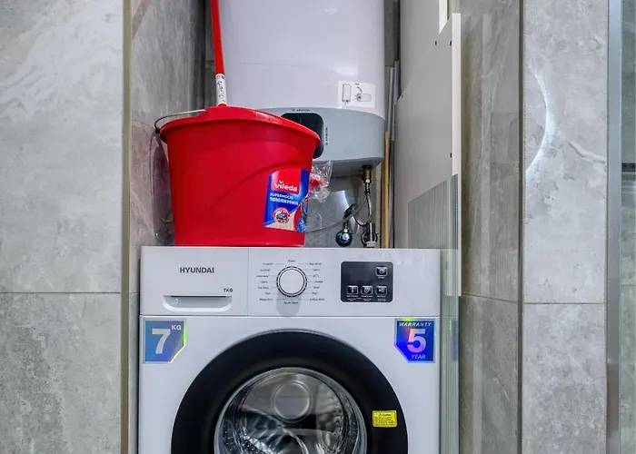 Official Mercury Premium Two Bedroom Living With Ac *