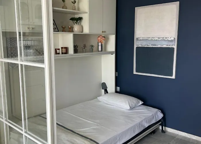 Official Mercury Premium Two Bedroom Living With Ac *