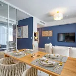 Official Mercury Premium Two Bedroom Living With Ac Apartman