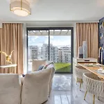 Official Mercury Premium Two Bedroom Living With Ac Apartman